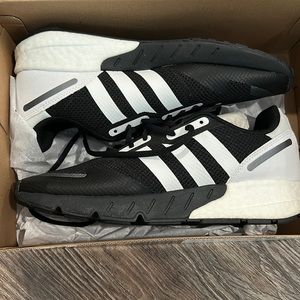 Men’s Adidas ZX Sneakers Size 9 NEW